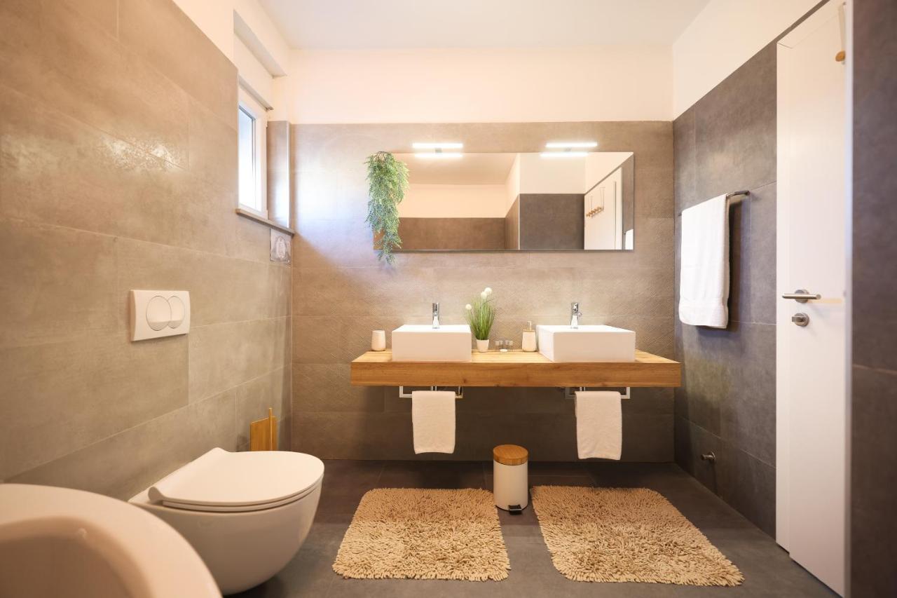 Villa Tia With Heated Pool & Jacuzzi Murvica  Exterior foto