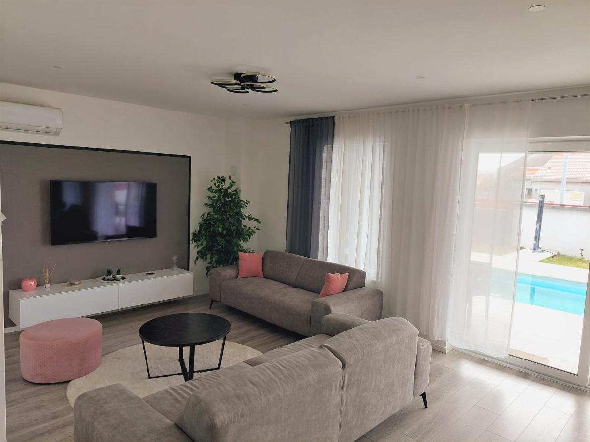Villa Tia With Heated Pool & Jacuzzi Murvica  Exterior foto