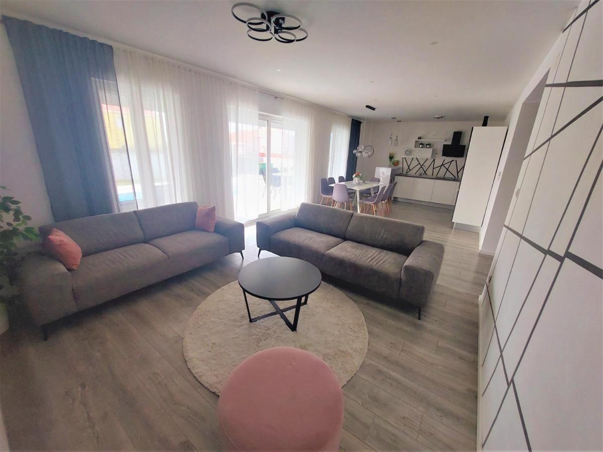 Villa Tia With Heated Pool & Jacuzzi Murvica  Exterior foto